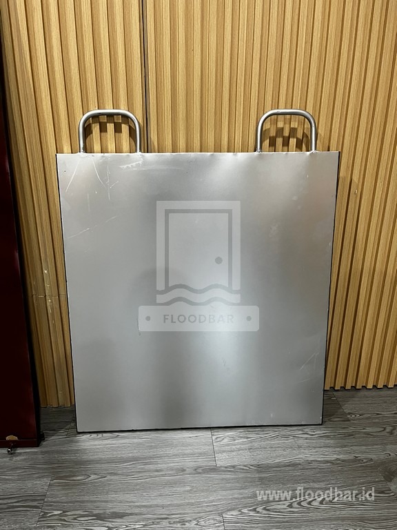 Jual sekat pintu anti banjir, penghalang pintu anti banjir, penutup pintu anti banjir, penyekat pintu anti banjir di Serang, Banten. Order? HP/WA: 0895-0465-6116.