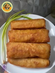 Nikmati kelezatan autentik Lumpia Semarang dari LUMPIA MAMARO - oleh oleh khas Semarang yang sudah HALAL, di VACUUM, dan siap kirim ke Jakarta ! CALL/WA: 0851-1701-0434.