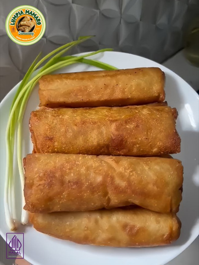 Nikmati kelezatan autentik Lumpia Semarang dari LUMPIA MAMARO - oleh oleh khas Semarang yang sudah HALAL, di VACUUM, dan siap kirim ke Jakarta ! CALL/WA: 0851-1701-0434.