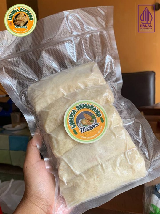 Nikmati kelezatan autentik Lumpia Semarang dari LUMPIA MAMARO - oleh oleh khas Semarang yang sudah HALAL, di VACUUM, dan siap kirim ke Tangerang ! CALL/WA: 0851-1701-0434.