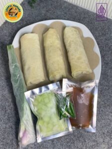 Nikmati kelezatan autentik Lumpia Semarang dari LUMPIA MAMARO - oleh oleh khas Semarang yang sudah HALAL, di VACUUM, dan siap kirim ke Depok ! CALL/WA: 0851-1701-0434.