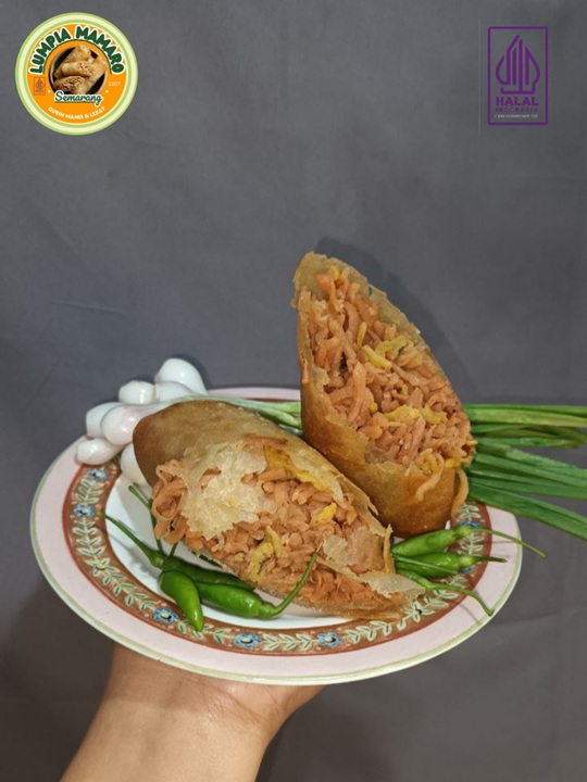 Nikmati kelezatan autentik Lumpia Semarang dari LUMPIA MAMARO - oleh oleh khas Semarang yang sudah HALAL, di VACUUM, dan siap kirim ke Bogor ! CALL/WA: 0851-1701-0434.
