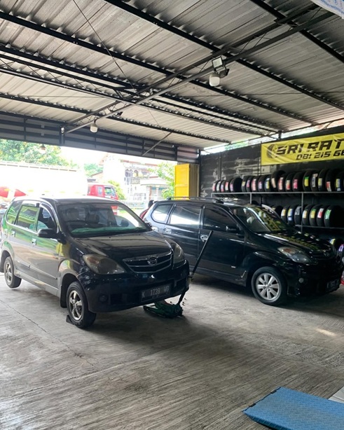 Toko ban dan velg mobil baru dan bekas di Jepara. Call/WA: 0812-1568-0734.